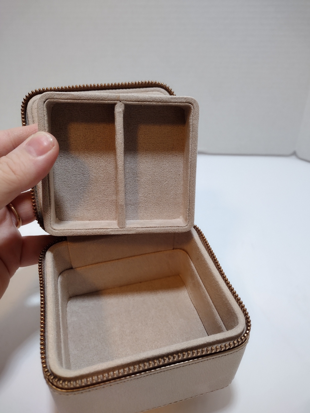 Kendra Scott Jewelry Travel Case - Picture 8 of 10